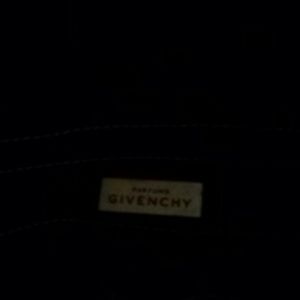 Givenchy

17 EMBOSSED techno canvas duffle bag